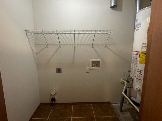 Building Photo - 317-319 E. Asher Ct.