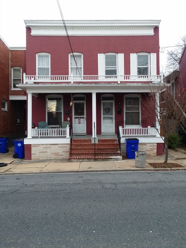 Building Photo - 211 W 5th St