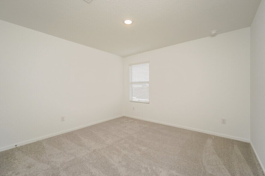 Building Photo - 2215 Burnet Rose