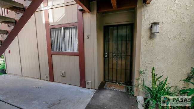 Building Photo - 1st Floor Remodeled Condo