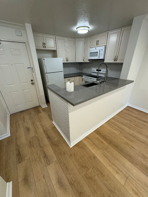 Building Photo - 3520 Lebon Dr