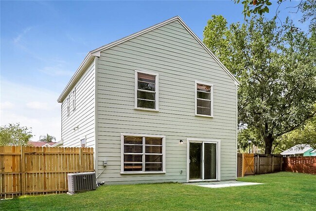 Building Photo - 1000 McCully Ct