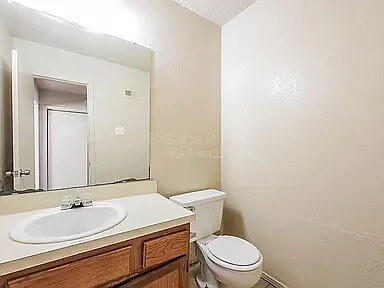 Building Photo - Room in Apartment on Shadydell Dr