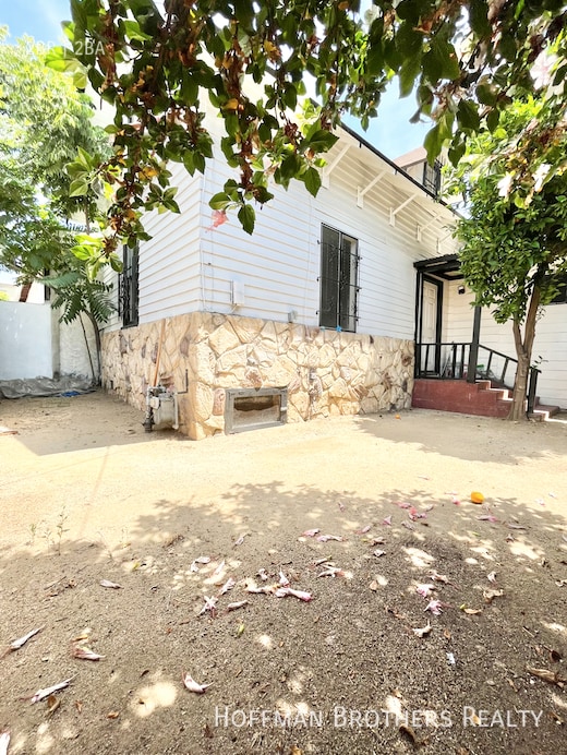 Building Photo - 1936 New England St