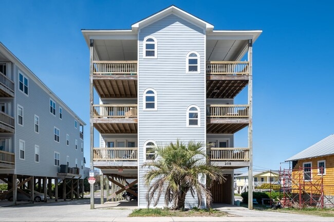 Building Photo - OFF-SEASON FURNISHED MONTHLY RENTAL STARTI...