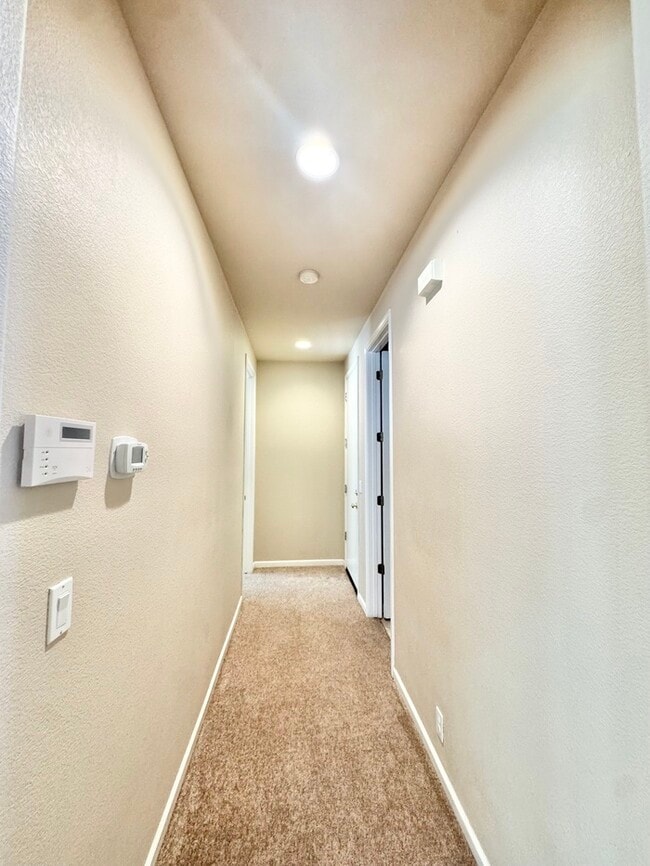 Building Photo - Beautiful large 4 bedroom home in rocklin!