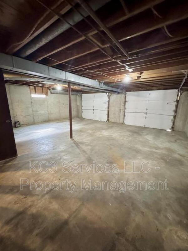 Building Photo - 1023 SW Kingscross Rd
