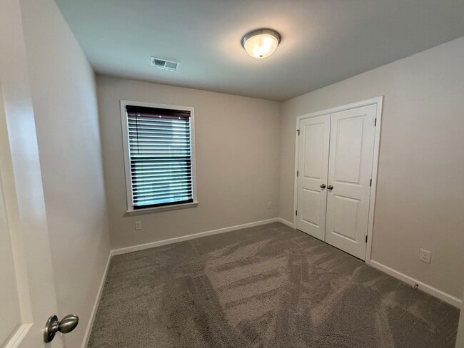 Building Photo - Move In Ready Townhome in Marshview Commons