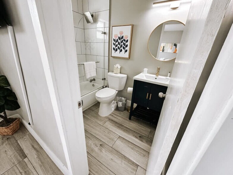 Building Photo - 50 Davie Blvd