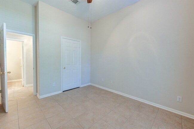 Building Photo - 9026 Robinhoods Well Dr