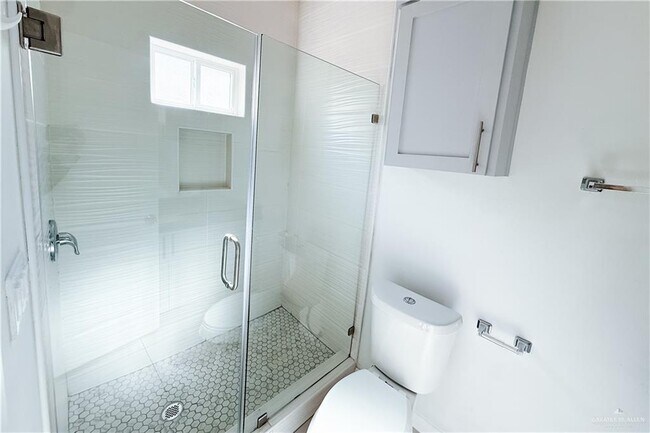 Building Photo - 16 Angelina Dr