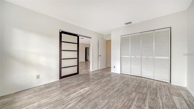 Building Photo - 7880 Palm Aire Ln