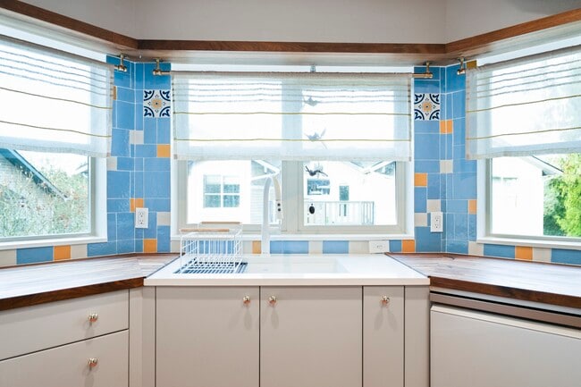 Building Photo - 11560 Stone Ave N