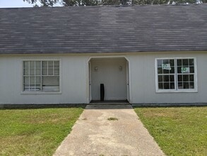 Building Photo - 1 Bedroom / 1 bathroom Stonewall Apartment