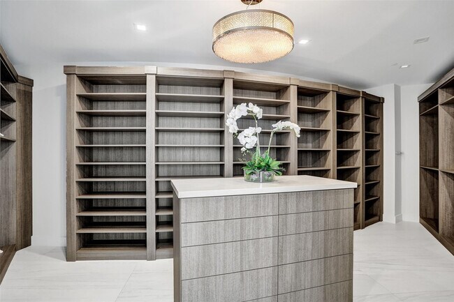 Building Photo - 701 N Fort Lauderdale Beach Blvd