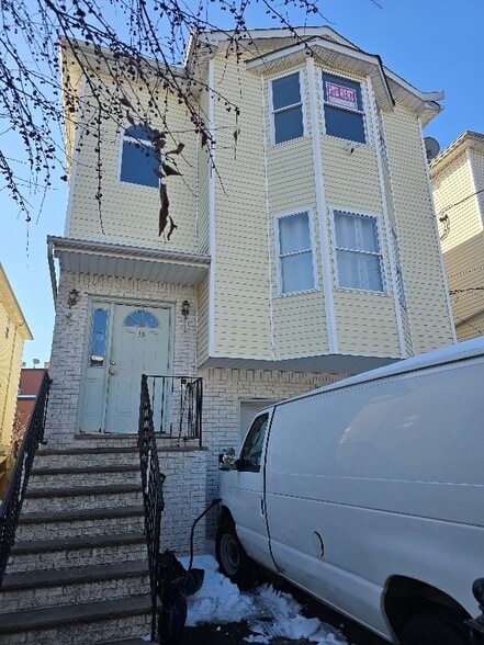 Building Photo - 15 Longworth St