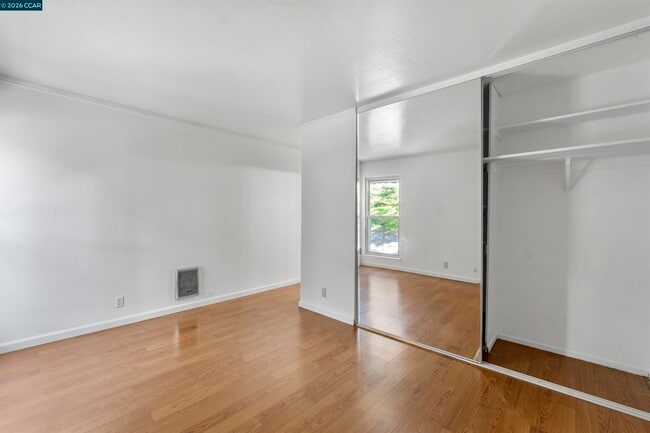 Building Photo - 2091 Ascot Dr