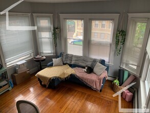 Building Photo - 208 Kelton St