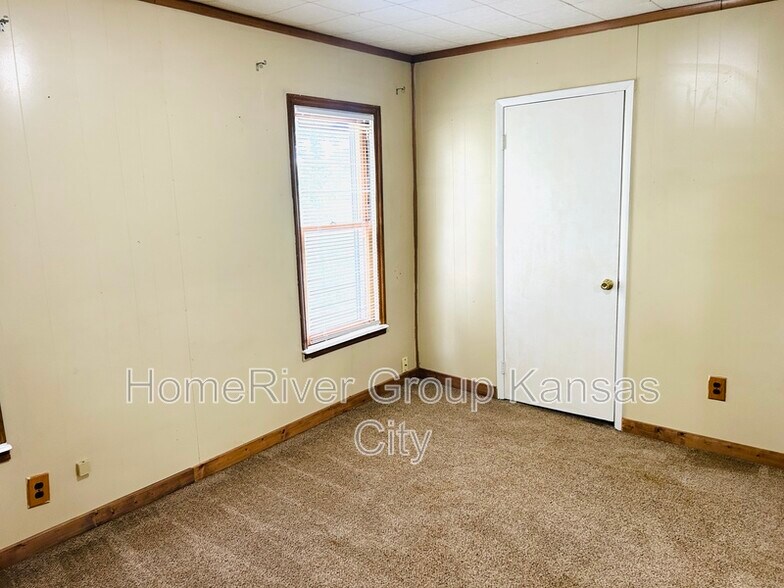 Building Photo - 1710 5th Ave