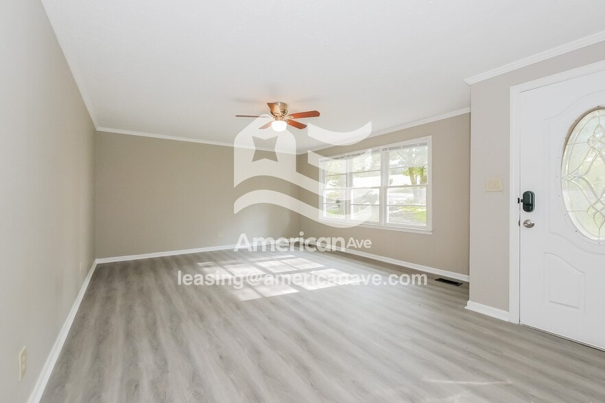 Building Photo - 5434 Lake Dr