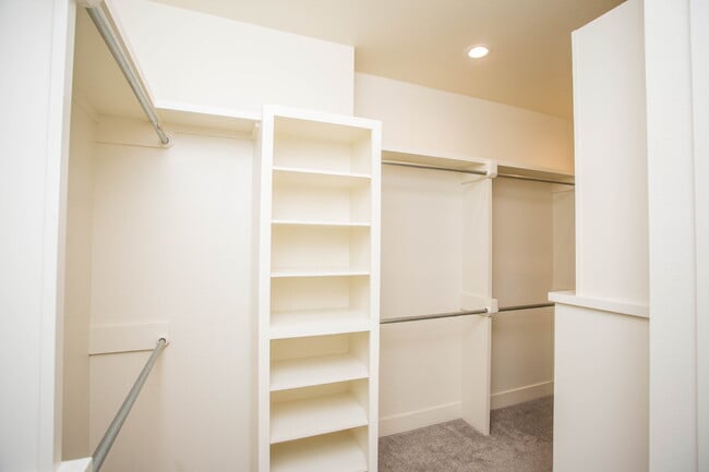 Building Photo - Luxury Living in the Estates at Vintage