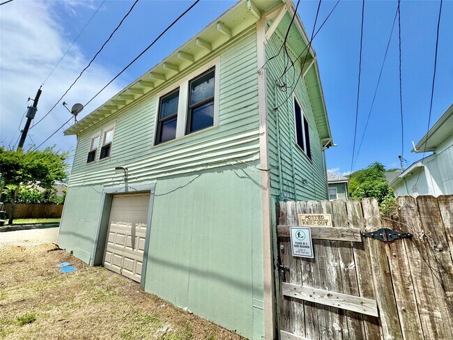 Building Photo - 1505 Avenue L