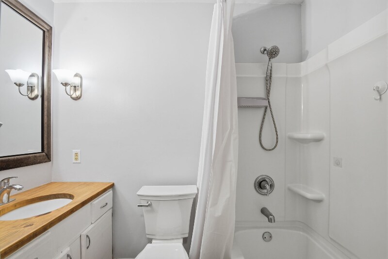 Building Photo - 5104 Elmhurst Dr