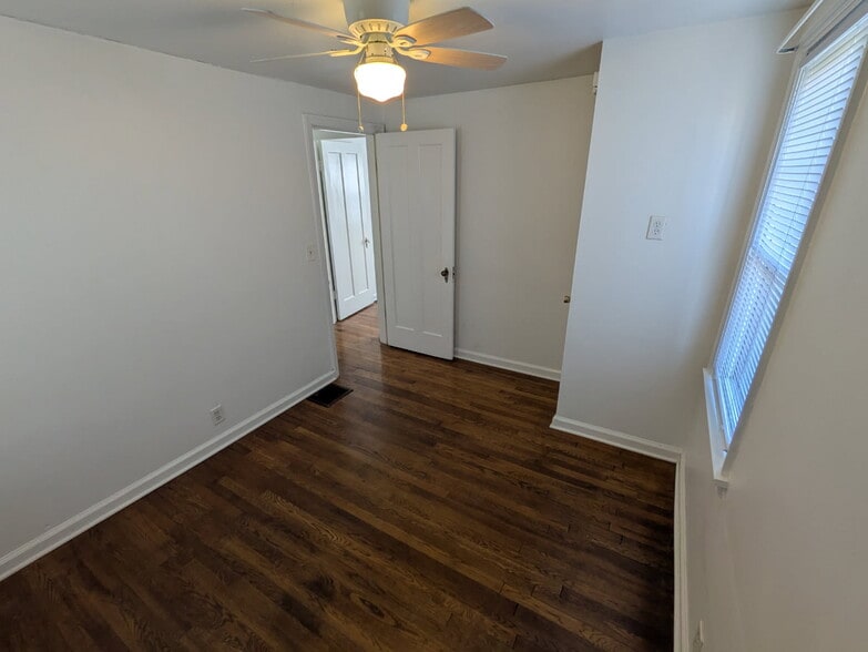 Building Photo - 4610 Belleview Ave