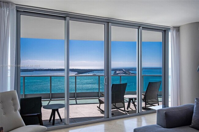 Building Photo - 1331 Brickell Bay Dr