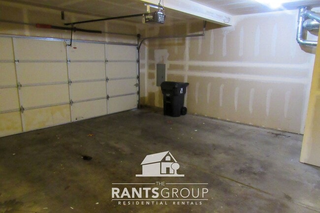 Building Photo - Spacious 3-Bed, 2.5-Bath home in the Olymp...