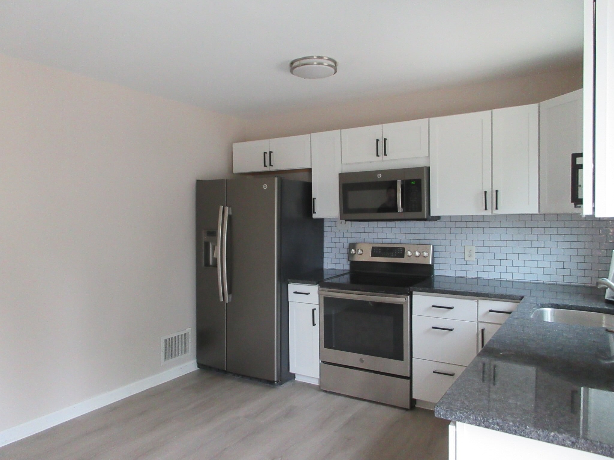 Building Photo - 3492 Moonridge Dr