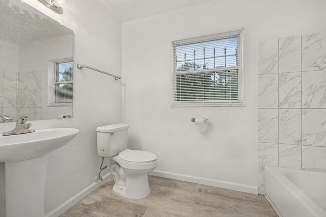 Building Photo - Move in ready!