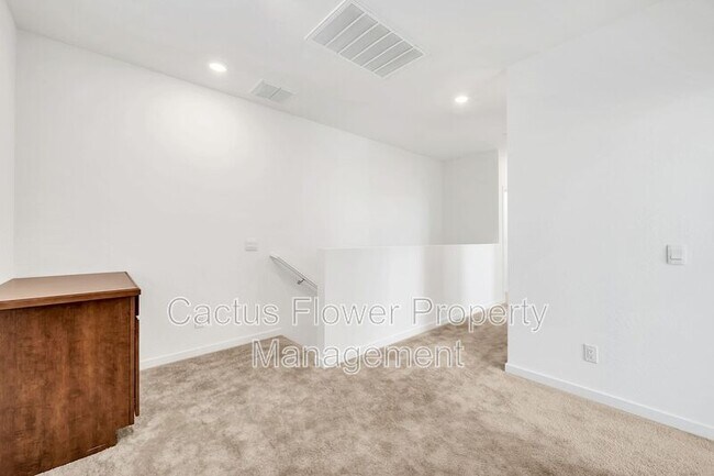 Building Photo - 9850 E Tamery Ave