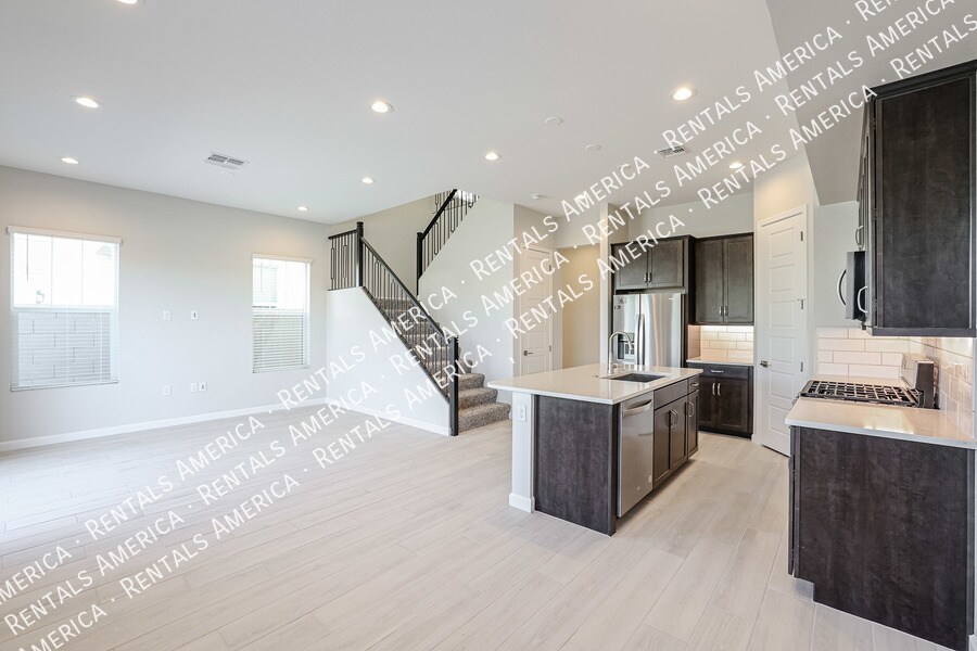 Building Photo - 17052 N 50th St