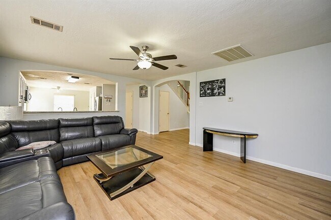 Building Photo - 20418 Linden Tree Dr