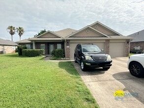 Building Photo - Beautiful 4-Bedroom Brick Home in Misty Meadows, Navarre!