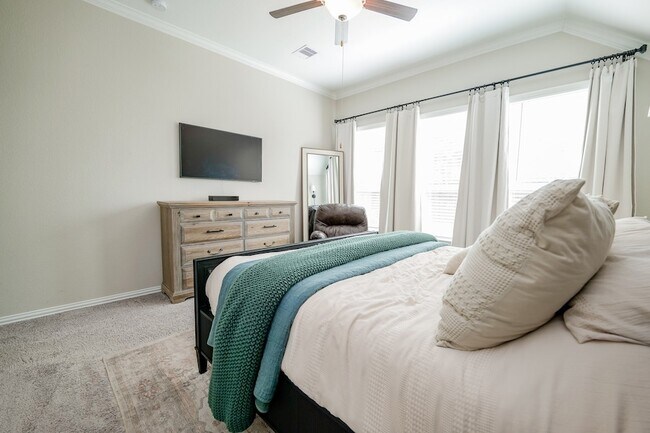 Building Photo - 15426 Hill Country Oaks Ln