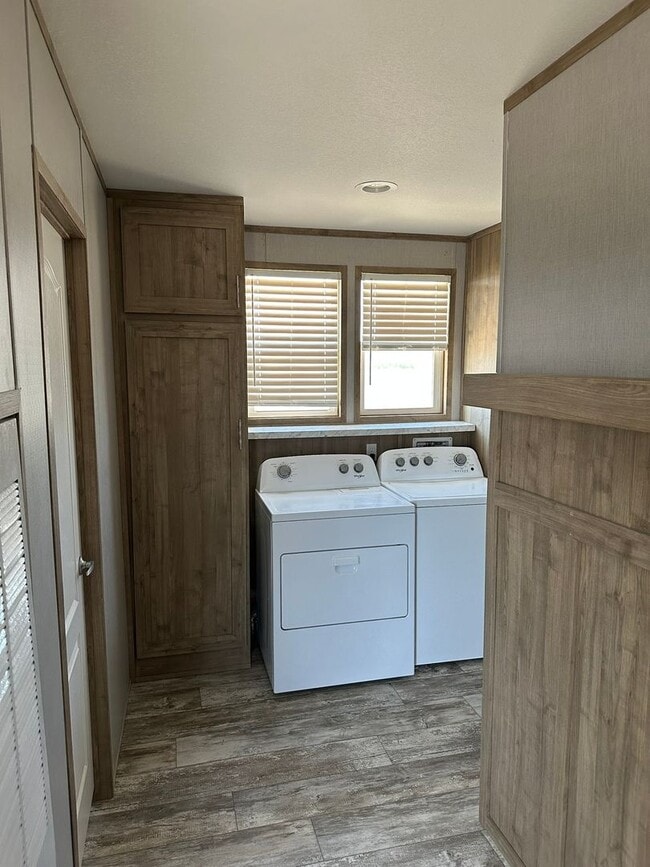 Building Photo - 3 Bed 2 Bath Home