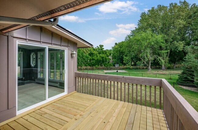 Building Photo - 6250 Larch Ln N