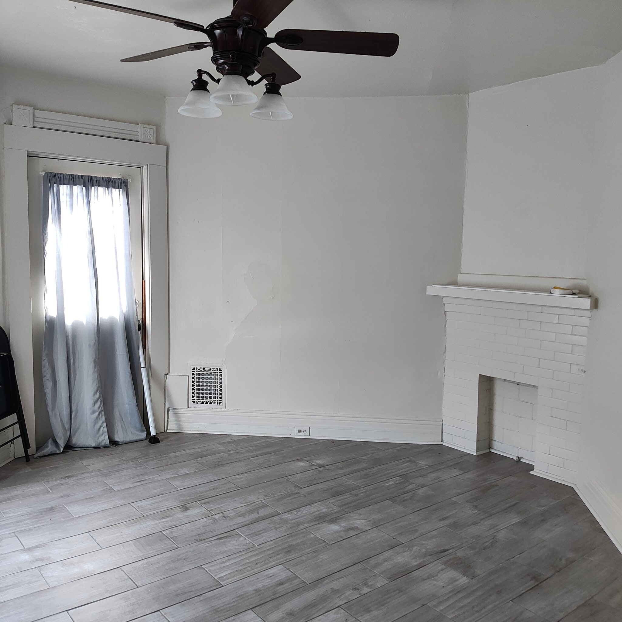 Building Photo - 535 W 8th St