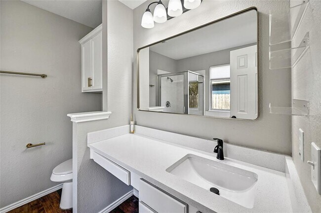 Building Photo - 6813 Sabrina Dr