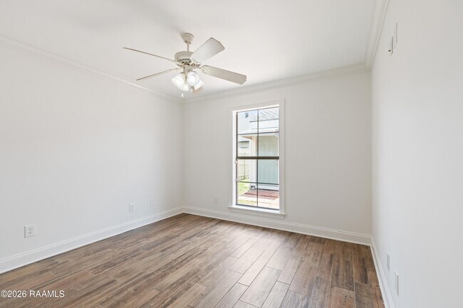 Building Photo - 206 Oak Hill Ln