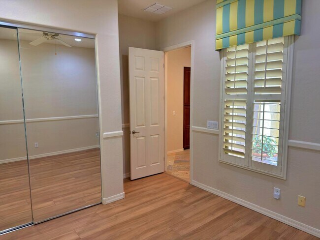 Building Photo - 737 E Charlevoix Ave