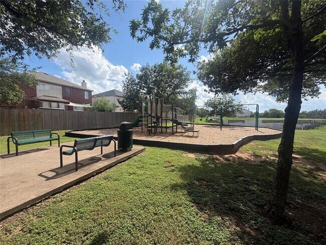Building Photo - 11210 Kingsgate Dr