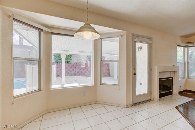 Building Photo - 114 E Tamarack Dr