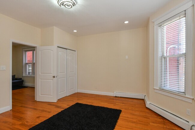 Building Photo - 1402 8th St