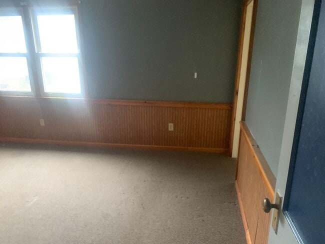 Building Photo - 805 Front St