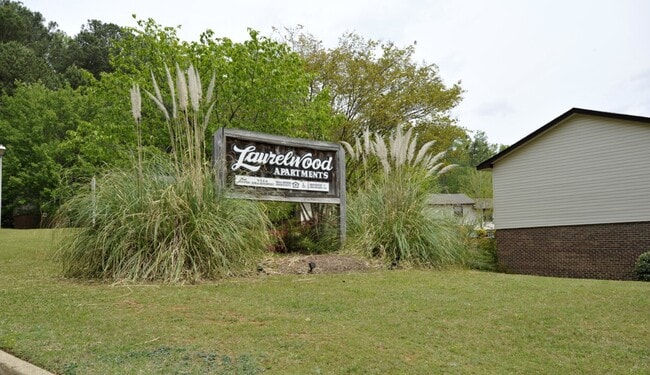 Building Photo - 106 Meadow St