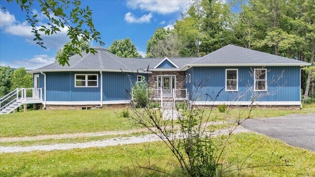 Building Photo - 3202 Mathews Ln