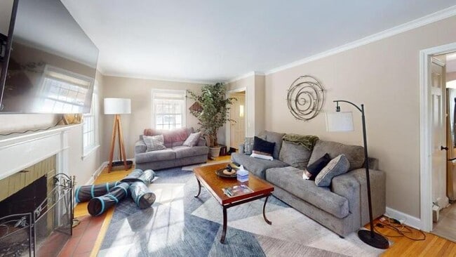 Building Photo - 28 Chelmsford Rd